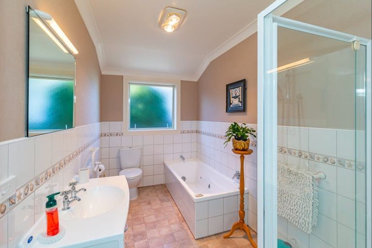 Photo of property in 68a Mako Mako Road, Levin, 5510