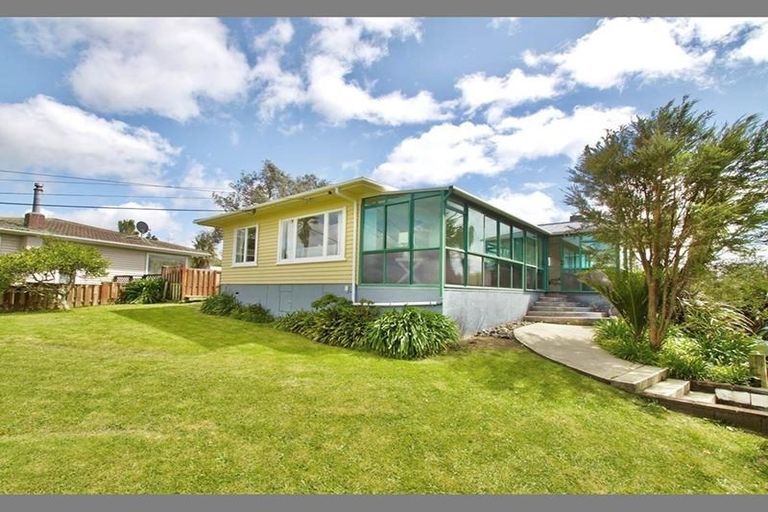 Photo of property in 12 Donovan Avenue, Massey, Auckland, 0614