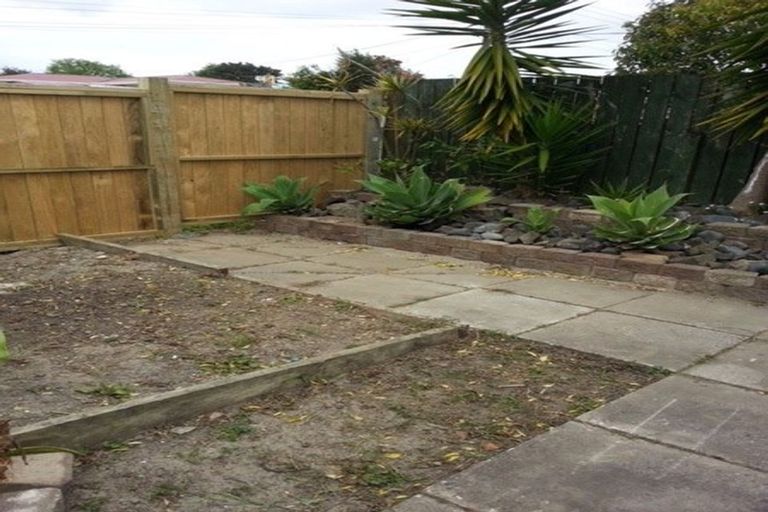 Photo of property in 1/60 Mcleod Road, Te Atatu South, Auckland, 0610