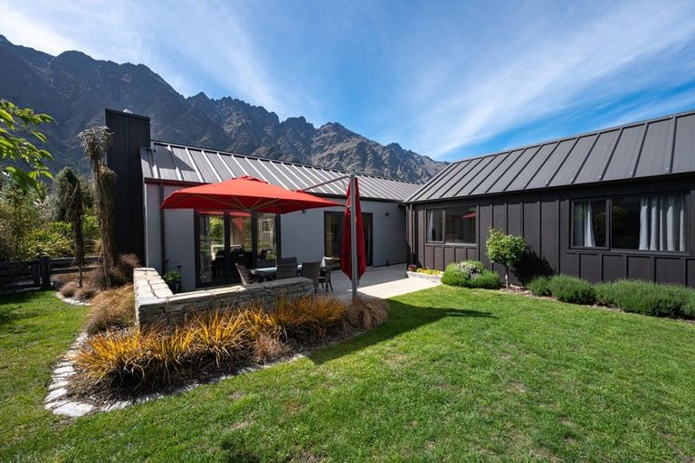 Photo of property in 2 Jacks Point Rise, Jacks Point, Queenstown, 9371