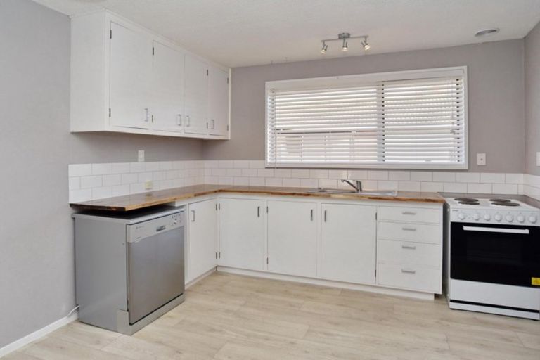 Photo of property in 1/5 James Condon Place, Redwood, Christchurch, 8051