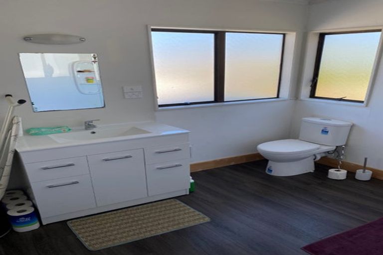 Photo of property in 2a Coniston Avenue, Te Atatu South, Auckland, 0610