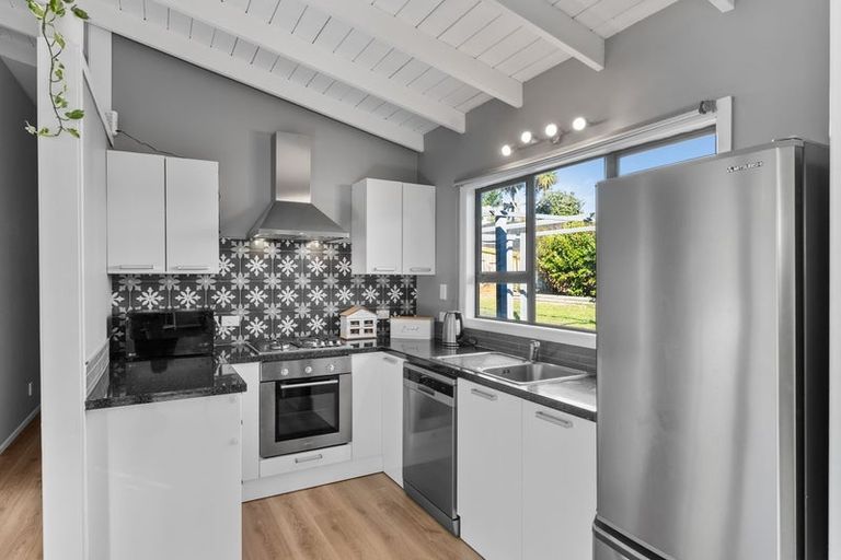 Photo of property in 48 Campbell Avenue, Paraparaumu, 5032