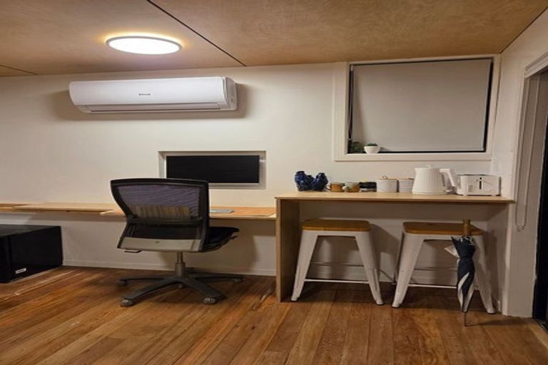 Photo of property in 276 Queens Drive, Lyall Bay, Wellington, 6022