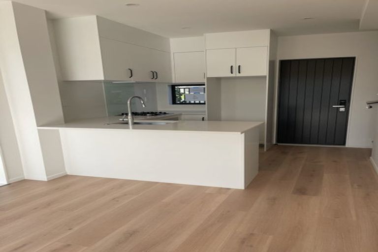 Photo of property in 4/62 Highland Drive, Highland Park, Auckland, 2010