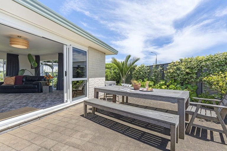 Photo of property in 8 Chatswood Grove, Fitzroy, New Plymouth, 4312