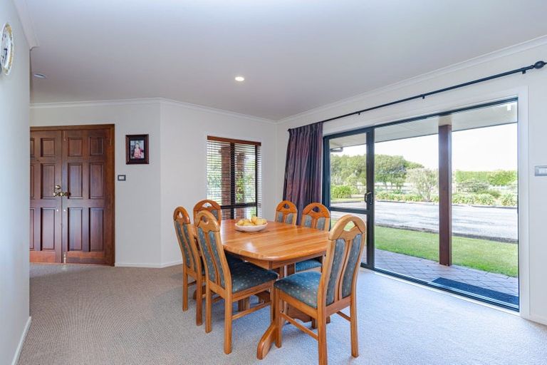 Photo of property in 35 Saint Oswalds Drive, Brunswick, 4571