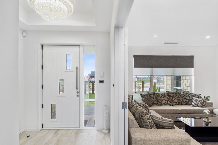 Photo of property in 1 Livingstone Drive, Papamoa Beach, Papamoa, 3118