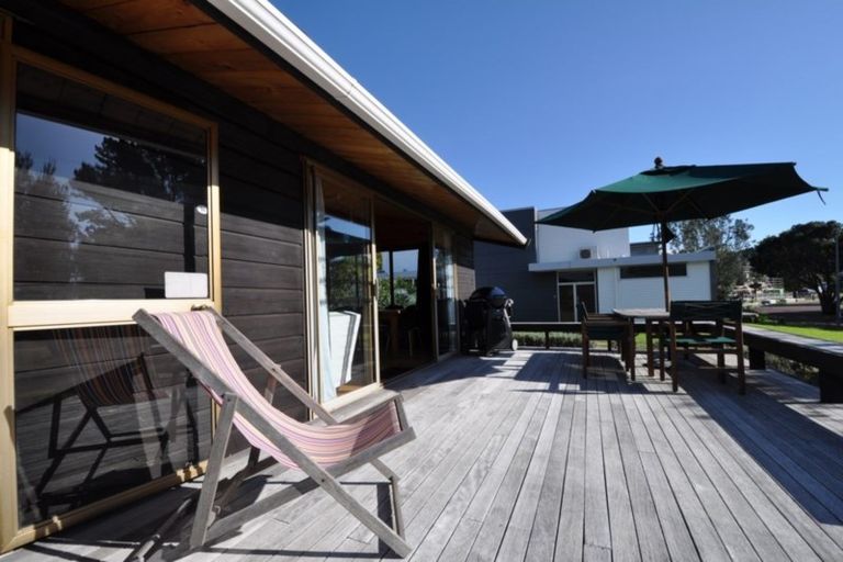 Photo of property in 16 Courtney Place, Pauanui, Hikuai, 3579