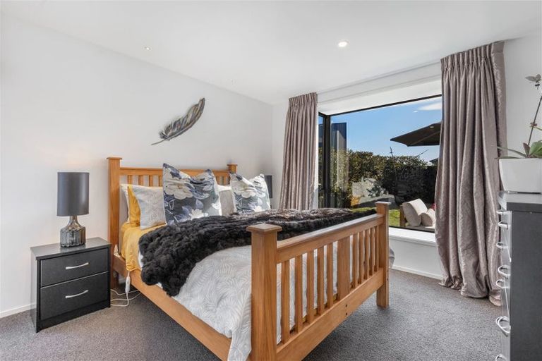 Photo of property in 27 Holiday Drive, Mairehau, Christchurch, 8052