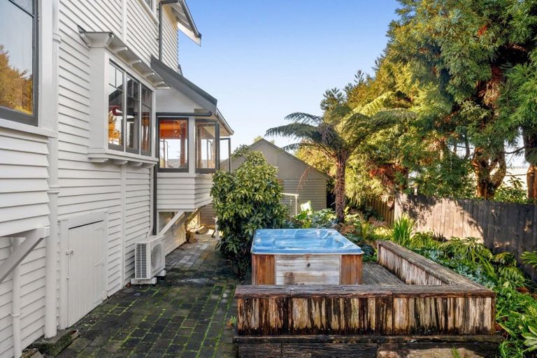 Photo of property in 69 Forest Lake Road, Forest Lake, Hamilton, 3200