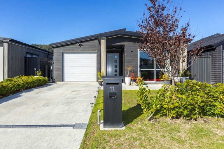 Photo of property in 11 Te Kaeaea Crescent, Wallaceville, Upper Hutt, 5018