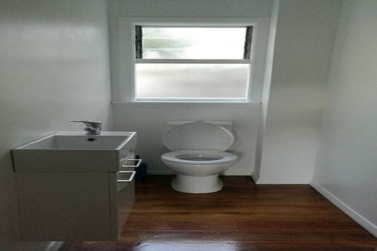 Photo of property in 16a Donald Crescent, Karori, Wellington, 6012