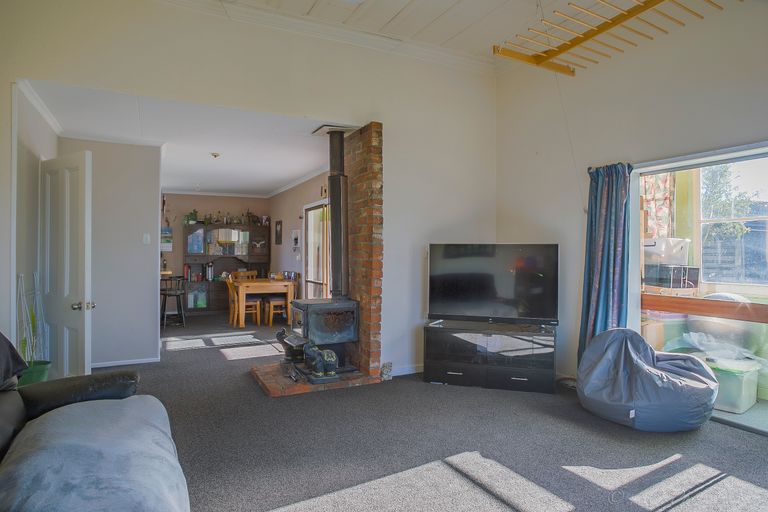 Photo of property in 5 Main Road, Pleasant Point, 7903