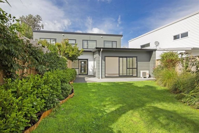 Photo of property in 10 Ruhanui Lane, Pakuranga Heights, Auckland, 2010