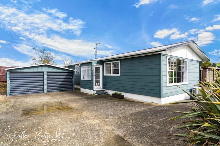 Photo of property in 9 Whaka Street, Maungaturoto, 0520