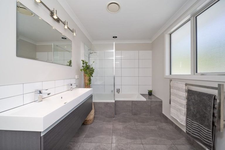 Photo of property in 5 Dorset Avenue, Westown, New Plymouth, 4310