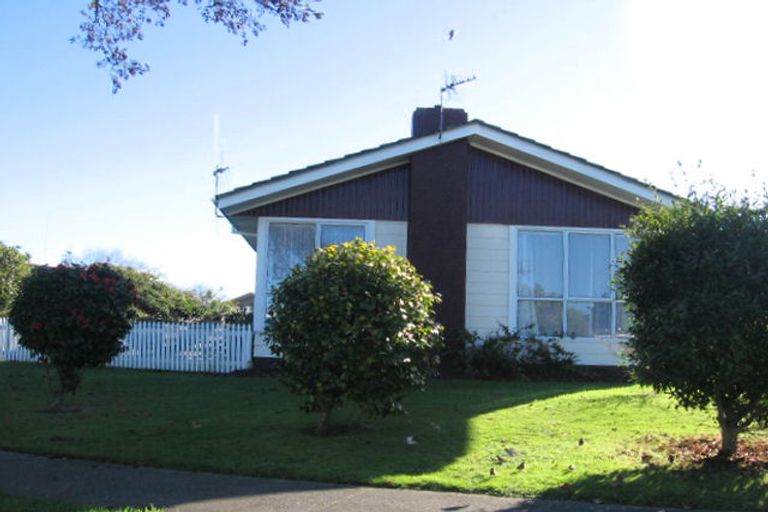 Photo of property in 98 Apollo Parade, Milson, Palmerston North, 4414