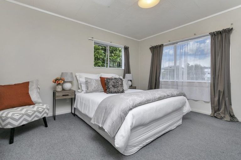 Photo of property in 2/125 Beach Haven Road, Beach Haven, Auckland, 0626
