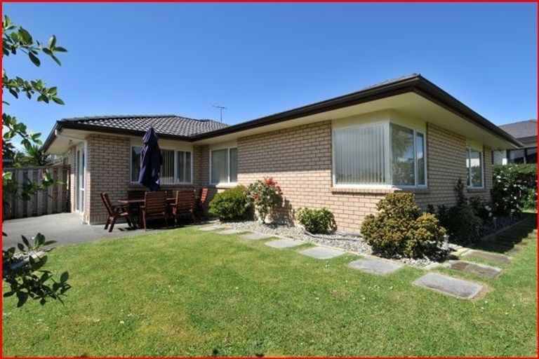 Photo of property in 1 Carnelian Court, Westgate, Auckland, 0614