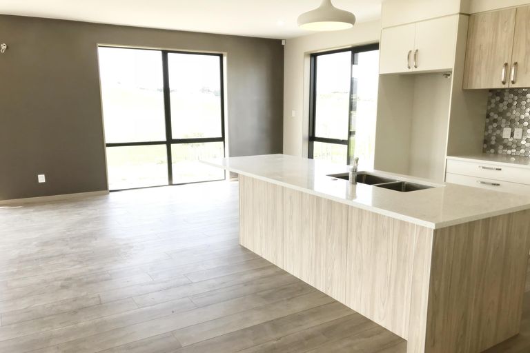 Photo of property in 8 Hillpark Drive, Pokeno, 2402