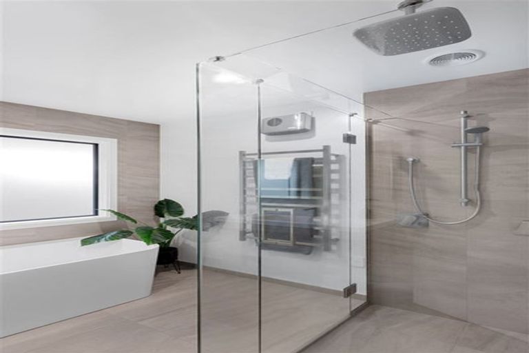 Photo of property in 242 Memorial Avenue, Burnside, Christchurch, 8053