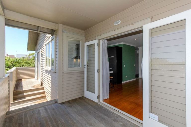 Photo of property in 35 Lemon Street, New Plymouth, 4310