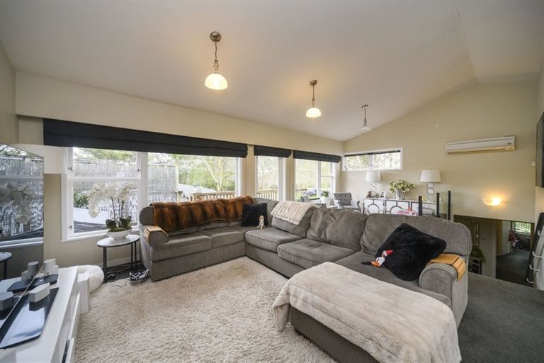Photo of property in 4 Waicola Drive, Fitzherbert, Palmerston North, 4471