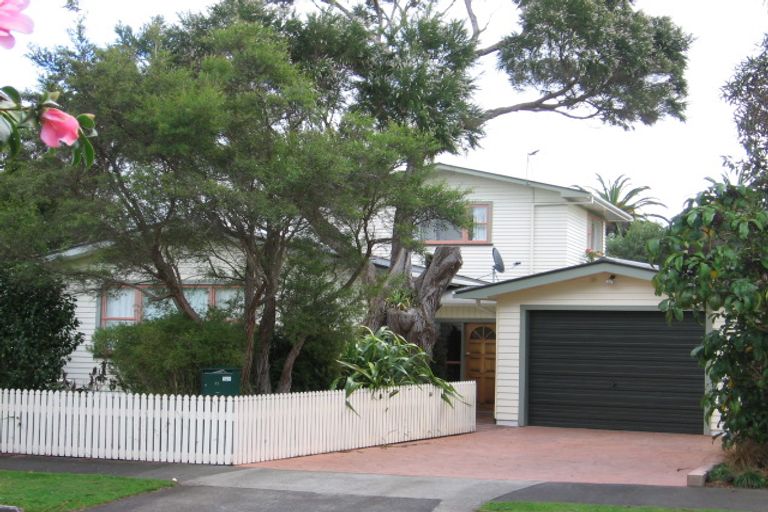 Photo of property in 11 Erin Street, Hokowhitu, Palmerston North, 4410