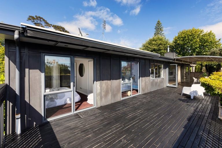 Photo of property in 61a Fairmount Road, Titirangi, Auckland, 0604