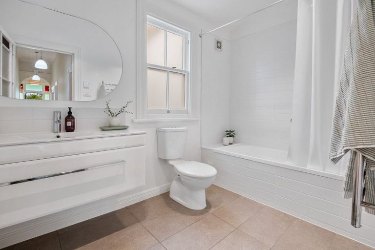 Photo of property in 55 Symonds Street, Onehunga, Auckland, 1061