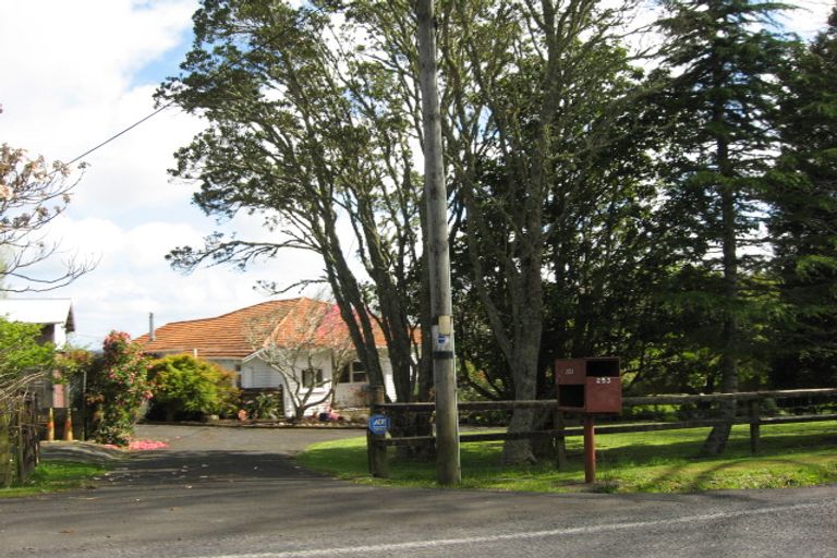Photo of property in 253 Forest Hill Road, Waiatarua, Auckland, 0612
