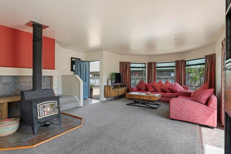 Photo of property in 137 Kenrigg Road West, Kinloch, Taupo, 3377