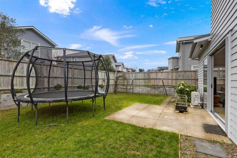 Photo of property in 11 Kukuwai Avenue, Red Beach, 0932