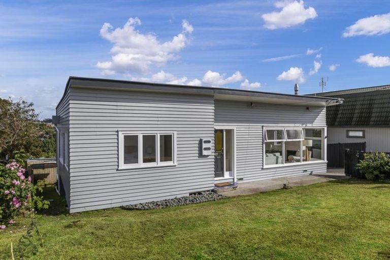 Photo of property in 1/35 Arran Road, Browns Bay, Auckland, 0630