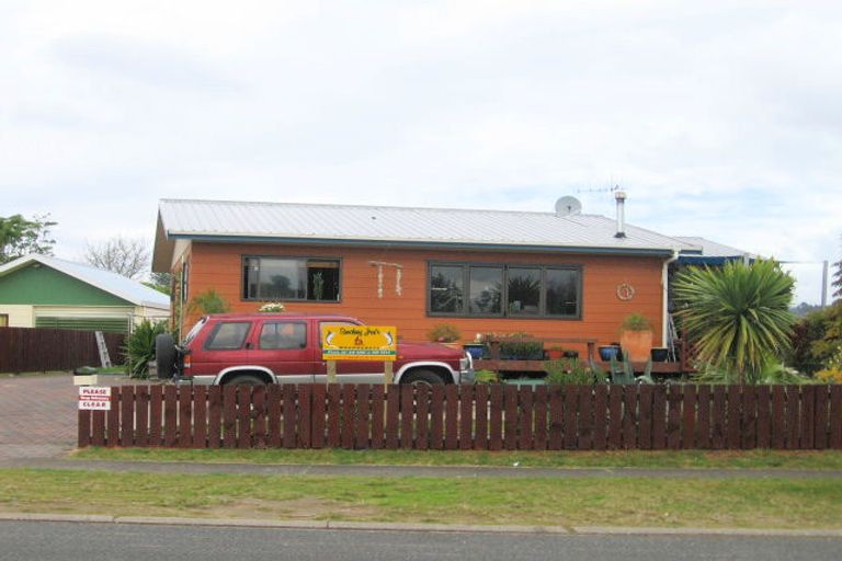 Photo of property in 122 Charleston Avenue, Whangamata, 3620