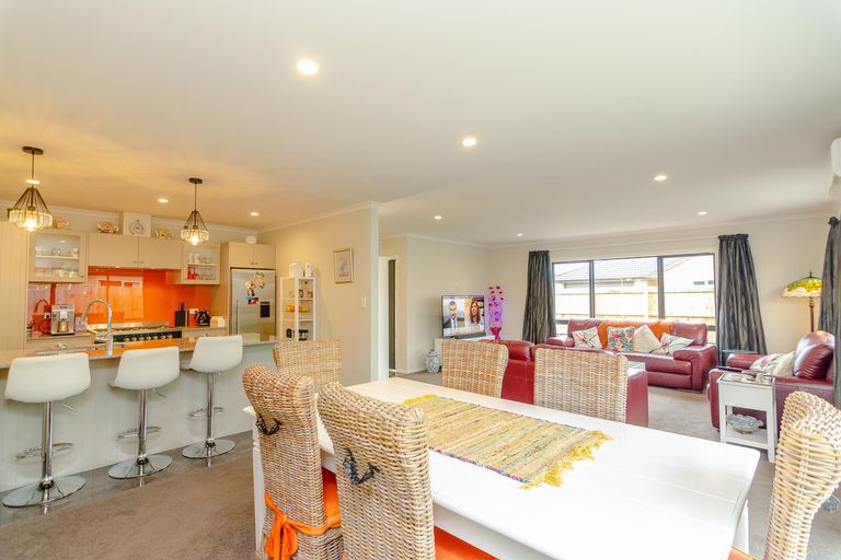 Photo of property in 27 Feist Street, Carterton, 5713