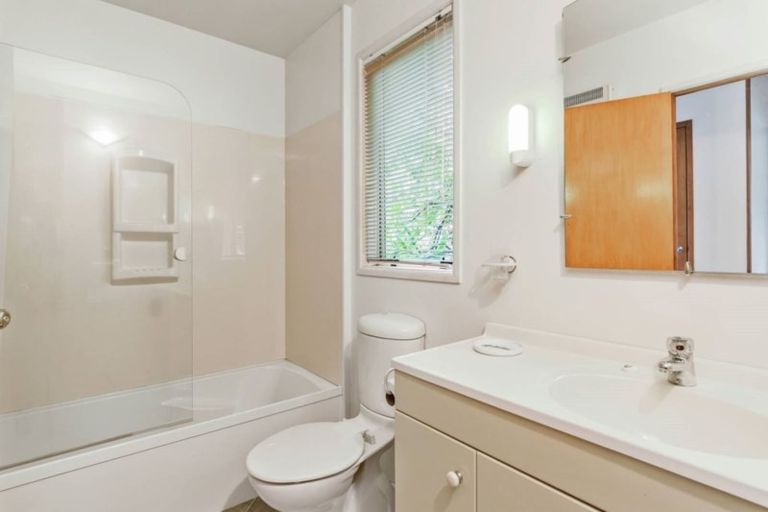 Photo of property in 12 Grove Lane, Kelvin Heights, Queenstown, 9300