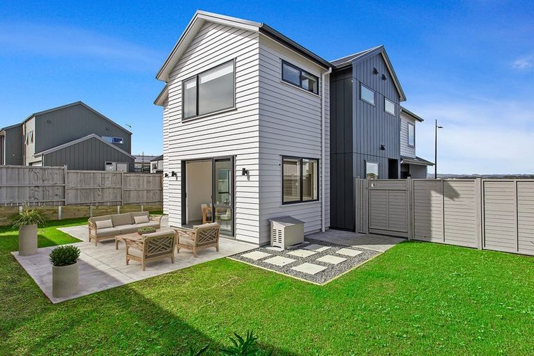 Photo of property in 21 Parkmore Drive, Rosehill, Papakura, 2113