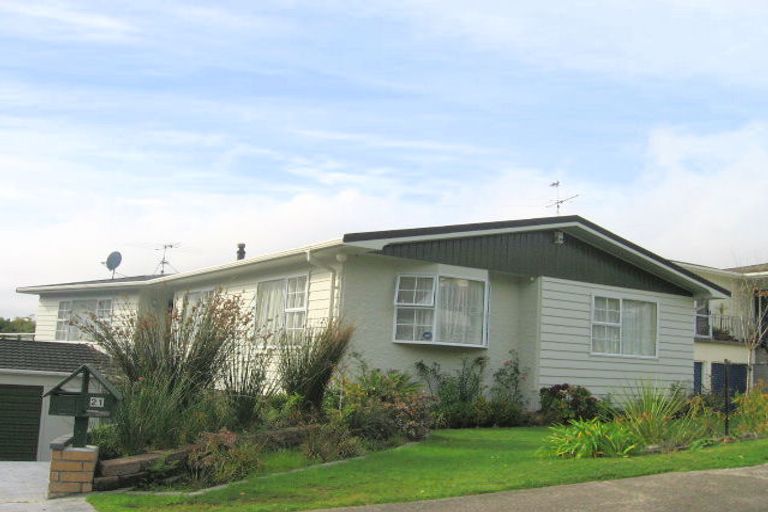 Photo of property in 21 Nuffield Street, Tawa, Wellington, 5028