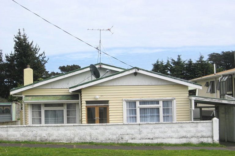 Photo of property in 86 Pioneer Road, Moturoa, New Plymouth, 4310