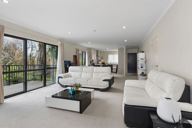 Photo of property in 42 Springvale Drive, Fairview Heights, Auckland, 0632