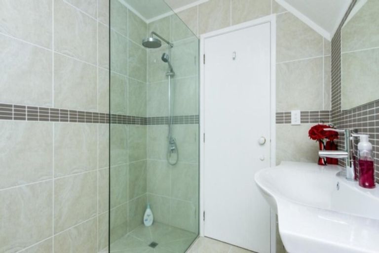 Photo of property in 1/20 Redwing Street, Browns Bay, Auckland, 0630