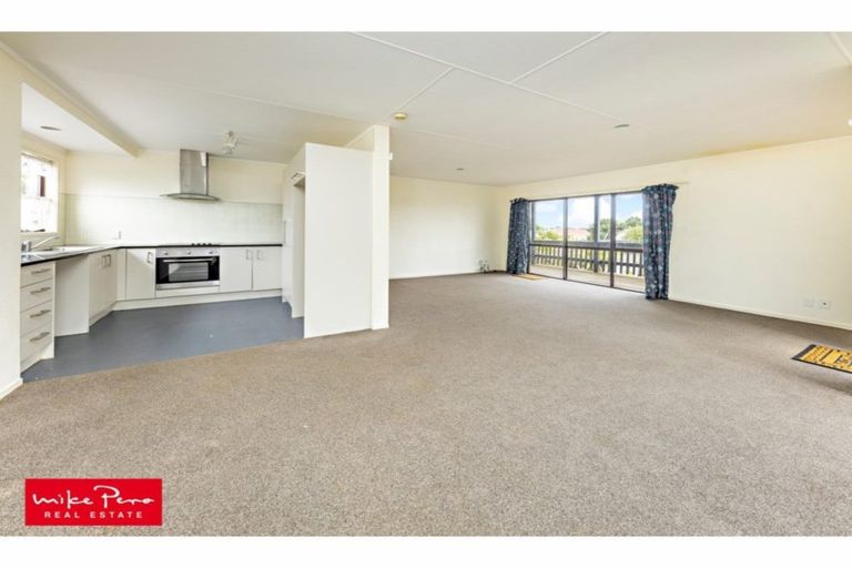 Photo of property in 20 Dungarvon Place, Clendon Park, Auckland, 2103