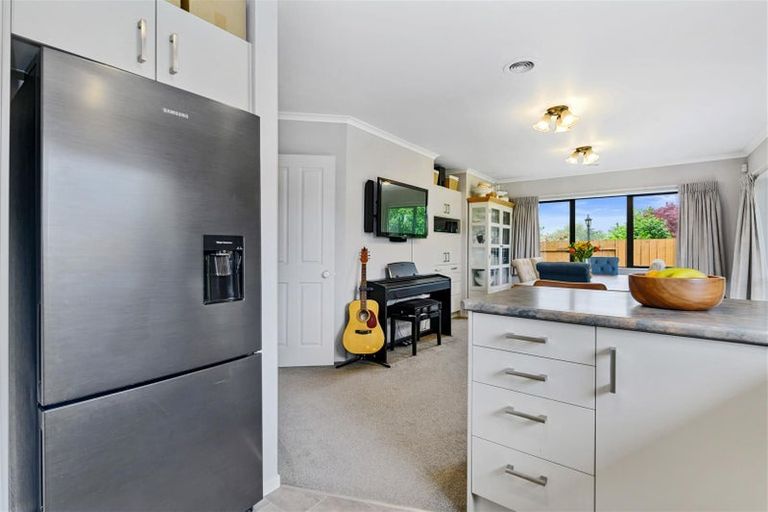 Photo of property in 4 Mccahon Drive, Pukehangi, Rotorua, 3015