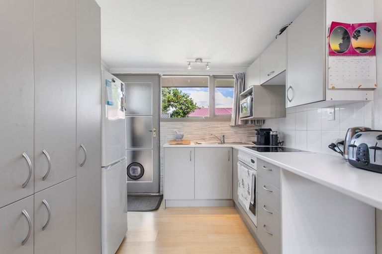 Photo of property in 1/9 Poinsettia Place, Henderson, Auckland, 0610
