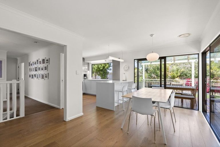 Photo of property in 11 Holyoake Place, Chatswood, Auckland, 0626