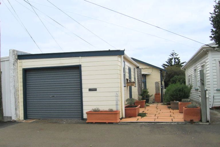 Photo of property in 16 Apu Crescent, Lyall Bay, Wellington, 6022
