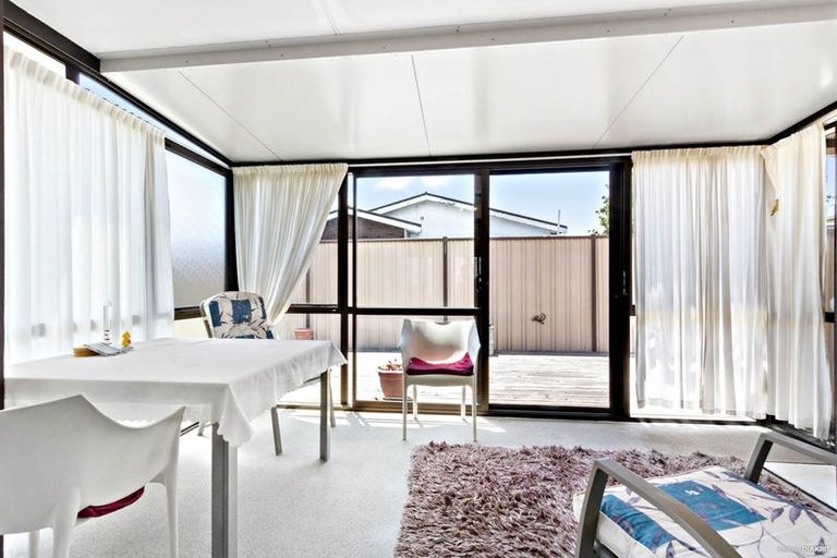 Photo of property in 2/9 Clayburn Road, Glen Eden, Auckland, 0602