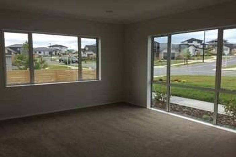 Photo of property in 24 Skipjack Pass, Silverdale, 0932